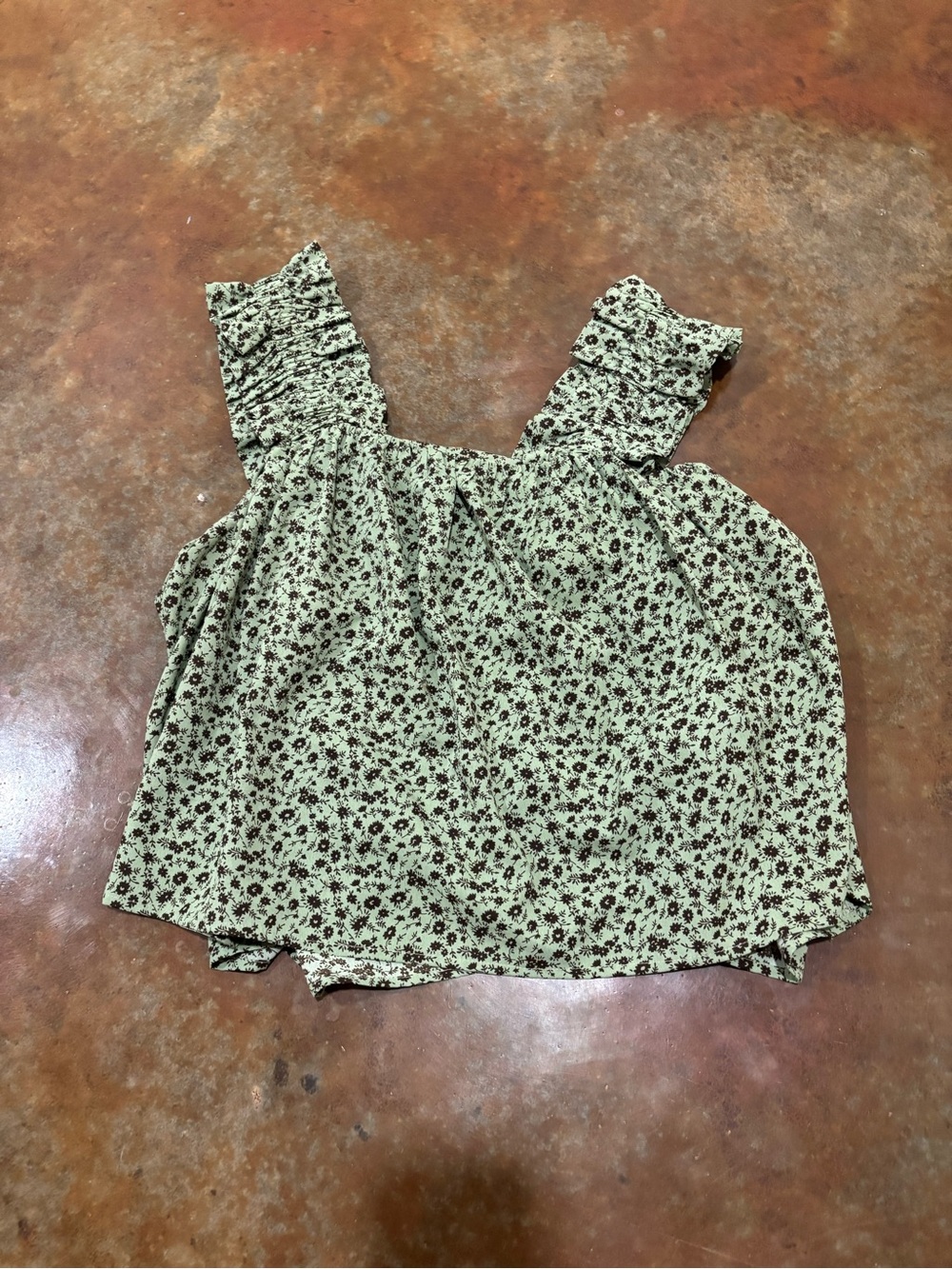 entro Green Floral Smocked Strap Tank